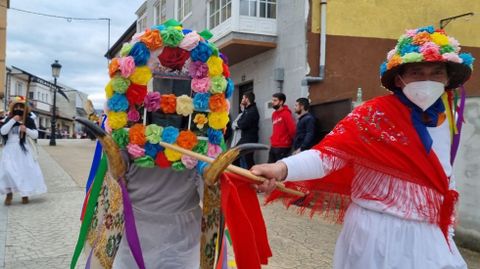 Cientos de personas participaron en la Mascarada Ibrica 