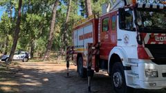 Intervenci�n de los Bomberos del Eume en Cabanas, en una imagen de archivo