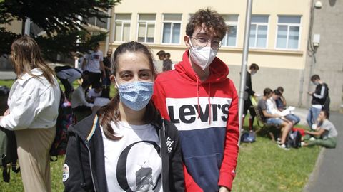 NURIA ABELLA Y JAVIER PI��N, ALUMNOS QUE SE EXAMINAN DE LA EBAU