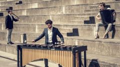 O Tr�o Zukan combina a percusi�n, o acorde�n e o txistu ou flauta tradicional vasca