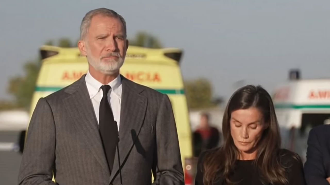 Felipe VI, tras visitar a los heridos en el accidente de Urda: «La investigación debe determinar cómo y por qué ha ocurrido esta catástrofe»