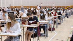 Estudiantes realizando las pruebas de acceso a la universidad en Navarra, la primera comunidad donde se est� celebrando la selectividad de este 2020, marcada por la pandemia de coronavirus