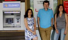 Bego�a Villaverde, Emilio Ruzo y Carmen Fern�ndez coinciden en que no est�n primando su labor investigadora.