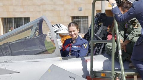 La princesa Leonor de Borb�n, durante su visita a la Base A�rea de Los Llanos en Albacete