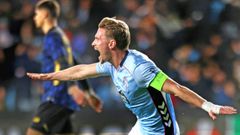 Carl Starfelt, celebrando el gol que sub�a el 2-0 al marcador entre Celta y Lille.
