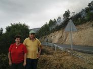 Mar�a Serrano Fraga y Manuel Garc�a Rama, de Rebordelos, vieron las llamas cerca de su casa. 