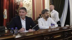 An�bal Pereira estrena sill�n. Tras la incorporaci�n de Armando Ojea al Parlamento gallego, su puesto como teniente de alcalde lo ocupa el concejal de Deportes. Este viernes se estren� en su nueva ubicaci�n junto a J�come y lleg� a dirigir el pleno cuando este se ausent�.