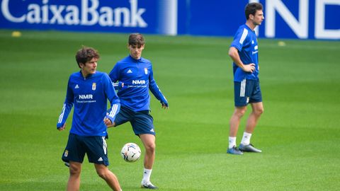 Sangalli, Riki y Borja Snchez, durante un entrenamiento en el Carlos Tartiere