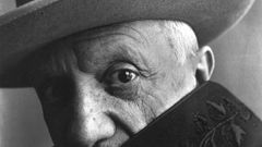 Imagen de archivo tomada por Irving Penn en Cannes en 1957 de Pablo Picasso.