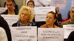 Los trabajadores de Linorsa llevan sus protestas al pleno de Vigo
