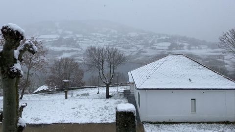 Nieve en el embalse de Celeiros, en Chandrexa de Queixa