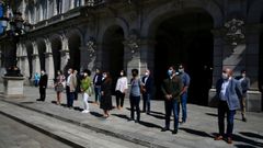 Homenaje a las v�ctimas. Los miembros de la corporaci�n municipal recordaron ayer a las v�ctimas de la pandemia con un minuto de silencio frente al Ayuntamiento. Tambi�n la subdelegaci�n del Gobierno record� con un homenaje similar a las personas que perdieron la vida en la pandemia.