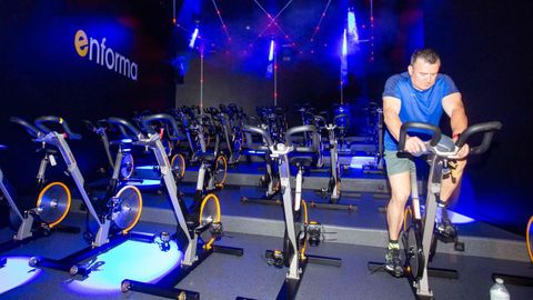 Sala de ciclismo indoor del gimnasio Enforma Gym de Poio
