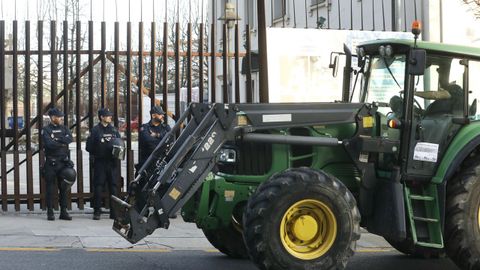 Paso de la protesta ante el Parlamento de Galicia 