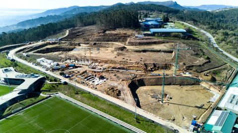 Imagen a&eacute;rea de dos semanas atr&aacute;s de las obras en la inmediaciones de la Cidade Deportiva del Celta en Mos.