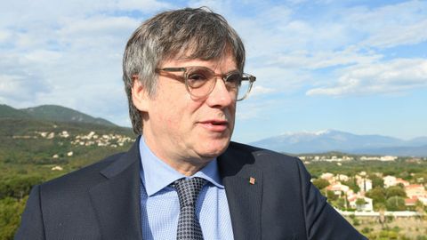 El candidato de Junts, Carles Puigdemont, vot por correo, pero ofreci declaraciones a los medios desde la localidad francesa de Laroque-des-Albres