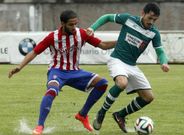 El campo de O Vao, sobre todo en la primera mitad, exigi� m�s trabajo al Coruxo, que intent� siempre rasear el bal�n. 