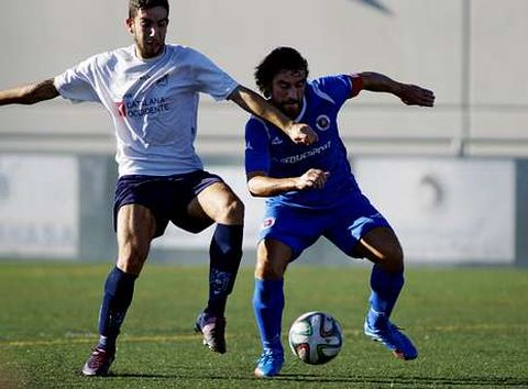 Adolfo Dom�nguez Cend�n tambi�n ostenta la capitan�a del nuevo club ourensano. 