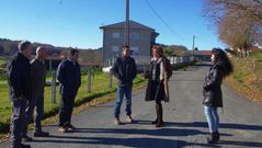 La delegada de la Xunta, Raquel Arias, y el alcalde de Antas, Javier Varela, visitaron la pista entre Aboi y Carreiros