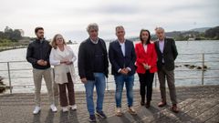 Los representantes del PP, este lunes en la autov�a Pontevedra-Mar�n, PO-11