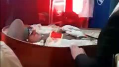 El empresario ovetense Pelayo Gonz�lez triunfa en Halloween con su disfraz, que simula la exhumaci�n de Franco