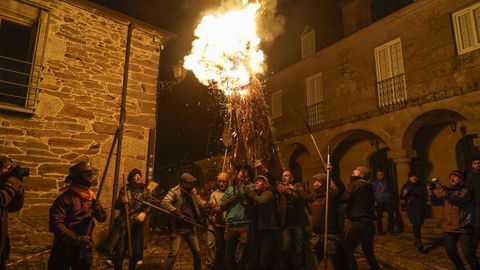 El fuego reina en la Noite dos Fach�s.
