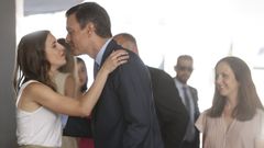 Irene Montero saluda al presidente S�nchez a su llegada al acto Infancia con derechos