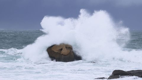 Temporal de viento y oleaje en la costa gallega