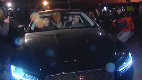Ignacio Gonz�lez abandona la prisi�n en un lujoso Jaguar