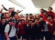 Los futbolistas del Chantada B celebraron ayer al acabar el partido el t�tulo de liga en el vestuario