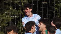 Anxo Rodr�guez, celebrando el gol de Hugo Gonz�lez en el Celta Fortuna - �vila.