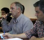 Santiago Cruz interviene durante la asamblea. 