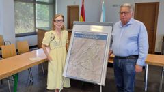La directora xeral de Urbanismo, Encarnacin Rivas, y el alcalde de San Cristovo de Cea, Jos Luis Valladares