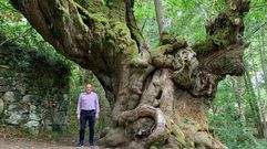 Aquilino Dom�nguez junto al casti�eiro