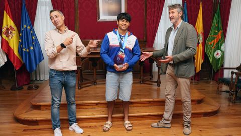 Recepci�n en el concello de Vilagarc�a al pirag�ista Pedro Torrado