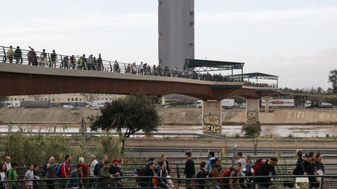 Miles de personas se dirigen a los municipios afectados por la dana: Sedav, Alfafar, Paiporta, Picanya, Albal y Catarroja, entre otros.