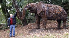 As� se hace una escultura gigante de trozos de chatarra