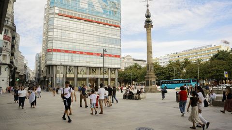 Las obras de remodelaci�n prosiguen en los Cantones de A Coru�a