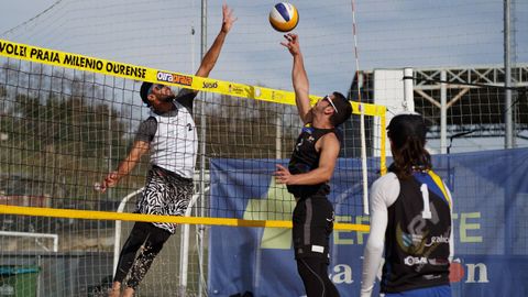 Volei playa de invierno en Oira.El Milenio Ourense organiza el primer torneo del ao sobre la arena