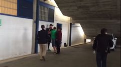 El jugador del Racing, increpado por los aficionados al abandonar A Malata