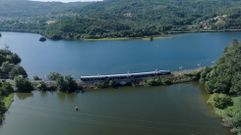 El tren Galaico Expreso en un viaje de prueba previo al estreno de la ruta entre Monforte y Ourense