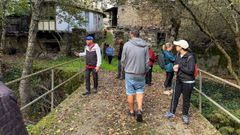 Participantes en un recorrido guiado de senderismo que cerr� el programa municipal de dinamizaci�n tur�stica de Quiroga