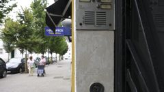 Uno de los portales marcados en el barrio alto de Ferrol