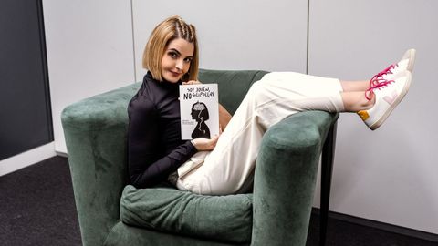 La periodista Sheila Hernndez, con su libro Soy joven, no gilipollas