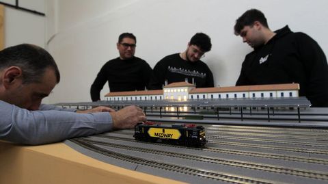 Los maquetistas que fabricaron esta reproducción a escala de la estación de Monforte invirtieron en ella tres meses de trabajo