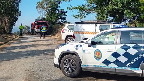 Presencia policial en el incendio forestal de Gondré, en la parroquia de As Pontes