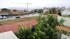 Vista parcial de los terrenos donde est� previsto levantar los nuevos edificios, en la calle As Constitu�ntes.