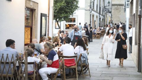 Ambiente en las terrazas de Santiago