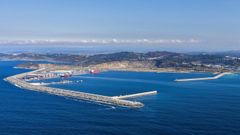 Vista a�ra del puerto exterior de punta Langosteira, donde Exolum ocupar� una superficie de terreno de m�s de 129.000 metros cuadrados