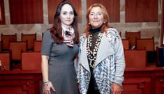 Roc�o V�zquez (izquierda) y Rosaura Leis, en el sal�n de grados de la Facultade de Medicina. 